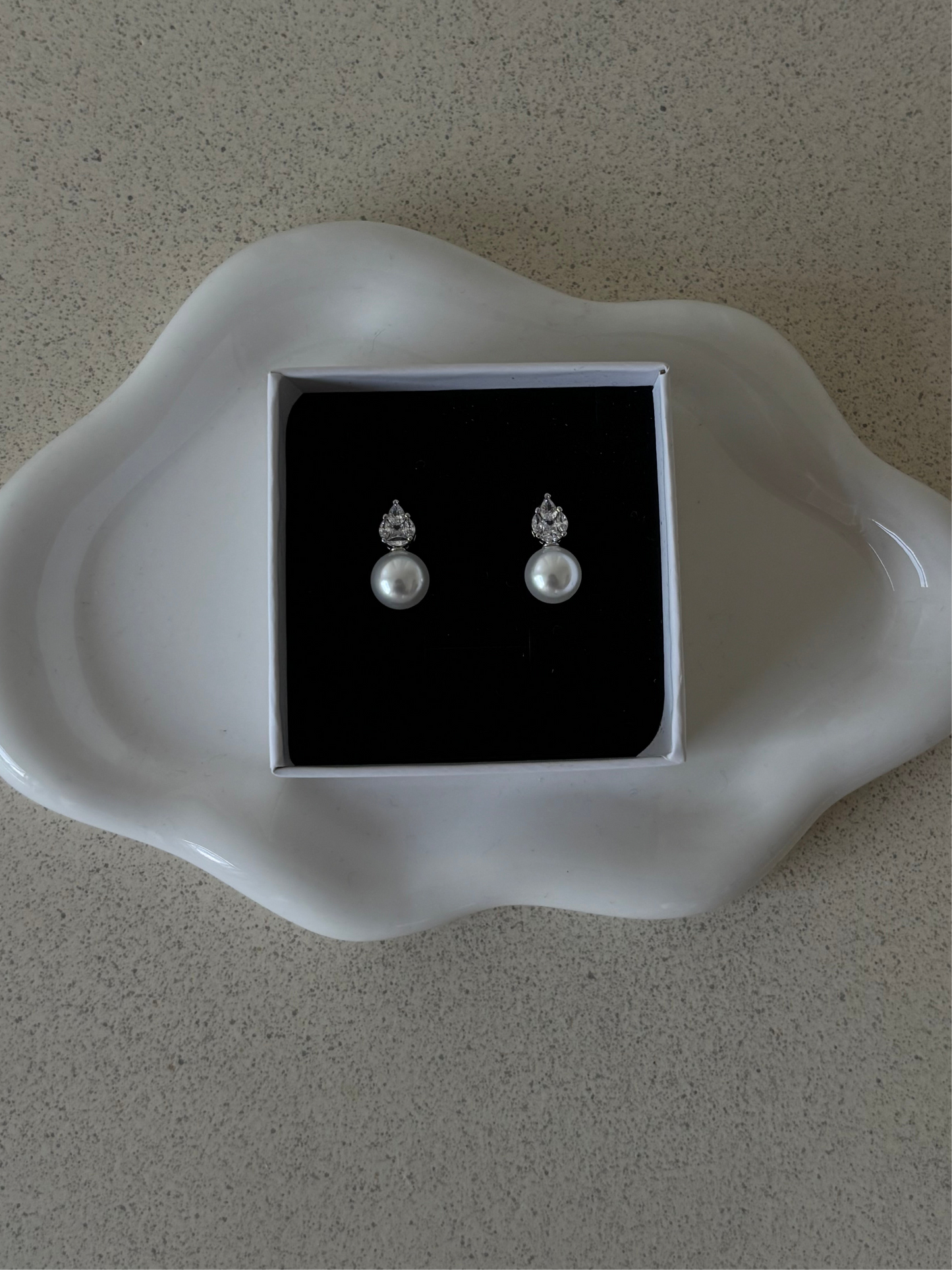 GABRIELLE PEARL EARRINGS