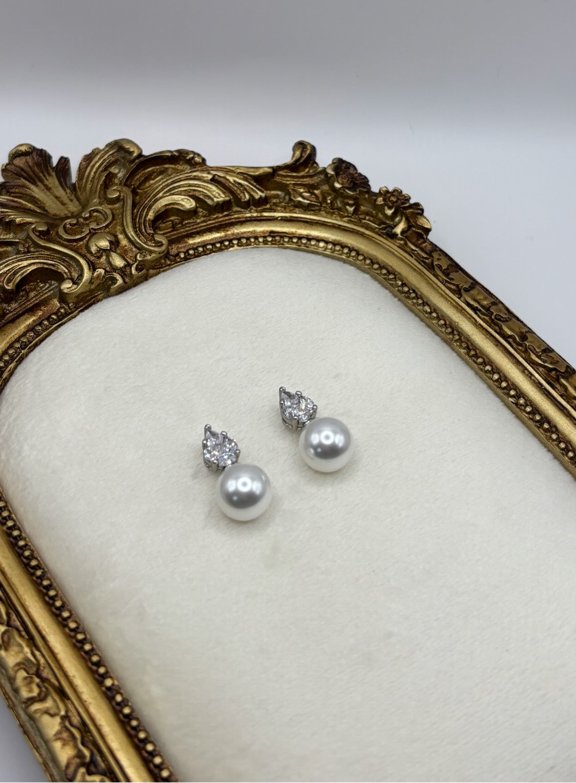 GABRIELLE PEARL EARRINGS