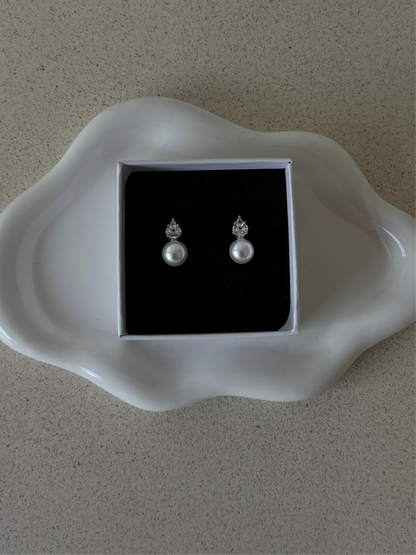 GABRIELLE PEARL EARRINGS