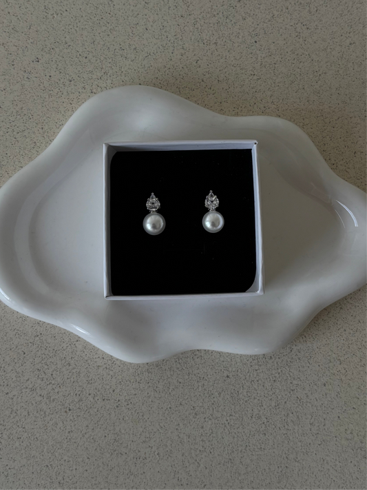 GABRIELLE PEARL EARRINGS
